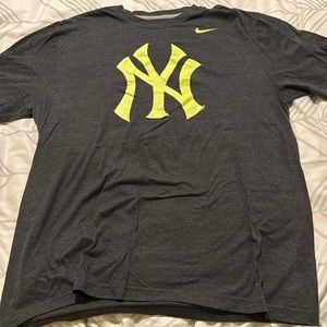 Men’s Nike Yankees Shirt